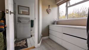Dressing Area/En-Suite- click for photo gallery